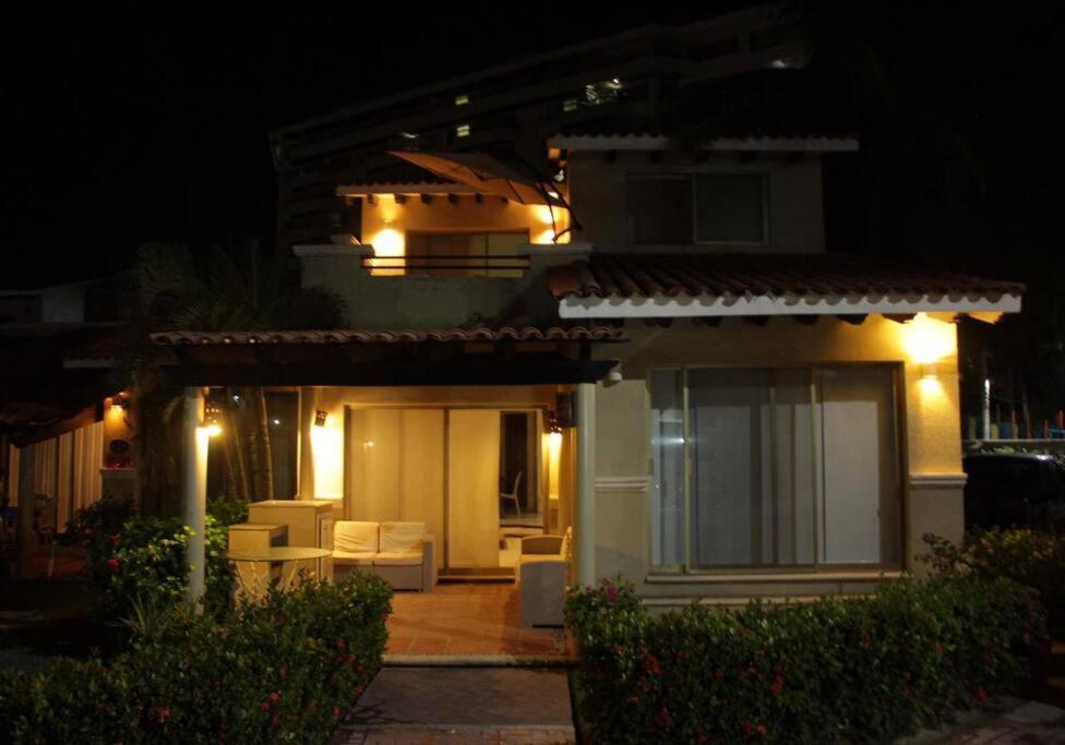 Casa A La Orilla Del Mar En Zona Hotelera Ixtapa Ixtapa  Exterior foto